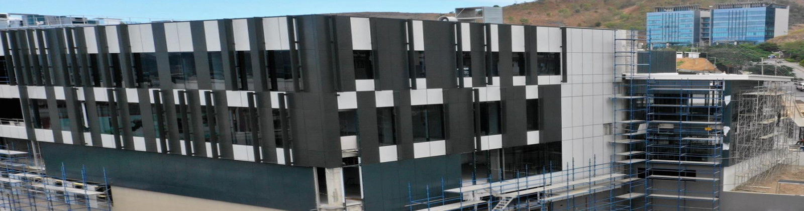 Стеклянный фасад ненесущей стены