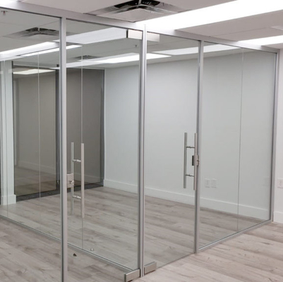 Разделы двери оси весны пола Frameless стеклянные с ультра ясным изолированным стеклом
