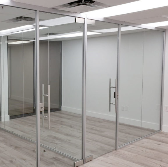 Разделы двери оси весны пола Frameless стеклянные с ультра ясным изолированным стеклом
